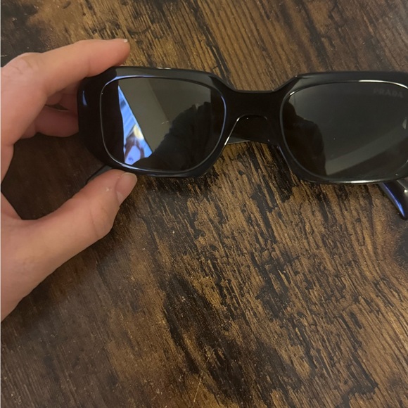 Prada sunglasses - Picture 3 of 5